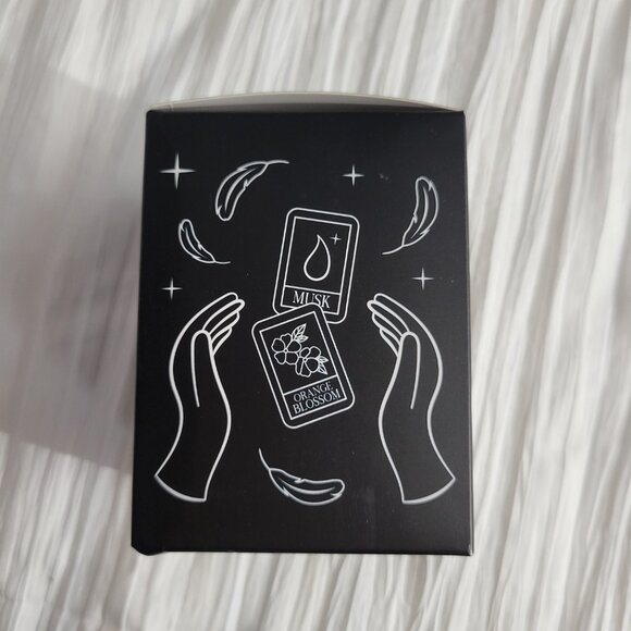 Fairyloot 300 Fox Way Orange Blossom Soy Candle Hexed Hearts April 2025 - Picture 2 of 8